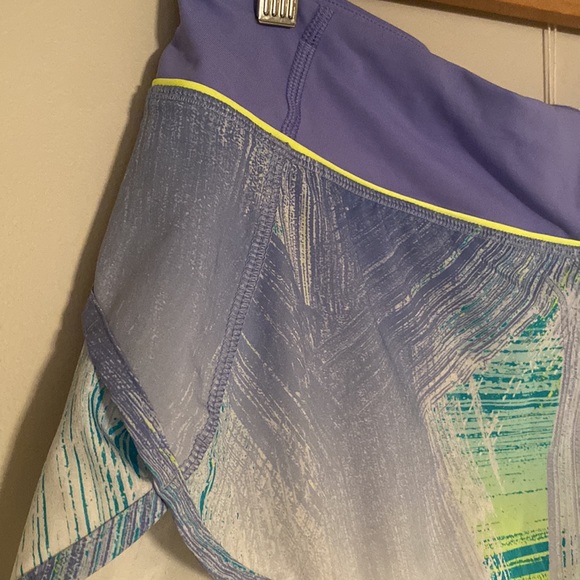 Lululemon Speed Short *4-way Stretch 2.5
Wind Chill White Lullaby Lullaby size 8 - Picture 9 of 13